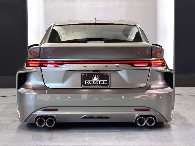 CROWN sedan hybrid