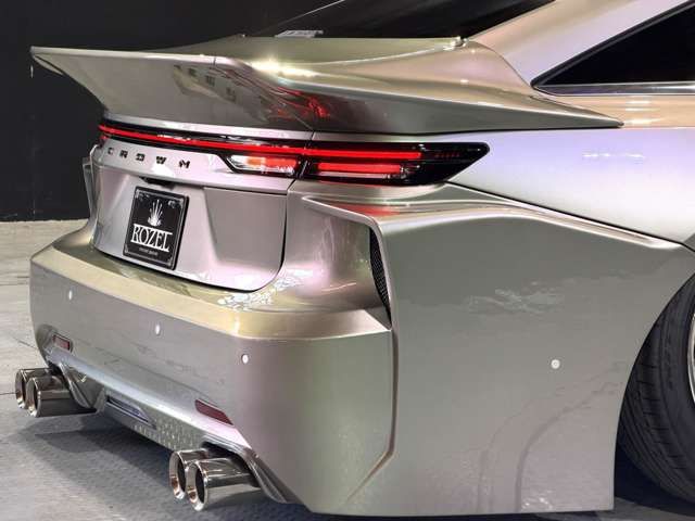 CROWN sedan hybrid