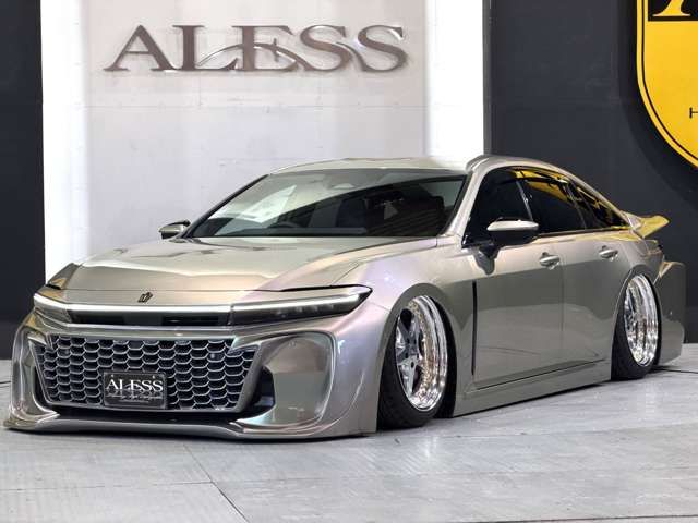 CROWN sedan hybrid