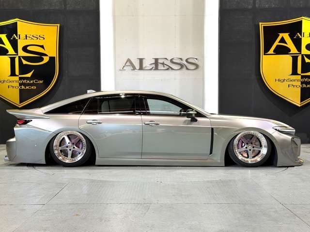 CROWN sedan hybrid