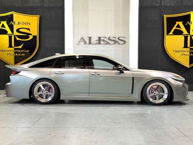 CROWN sedan hybrid
