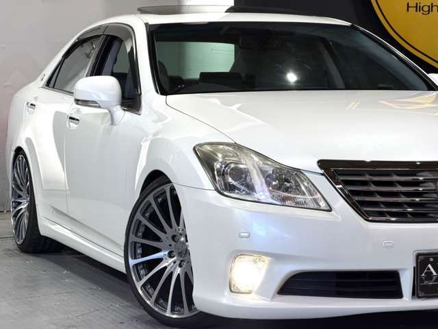CROWN sedan
