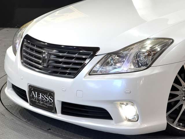 CROWN sedan