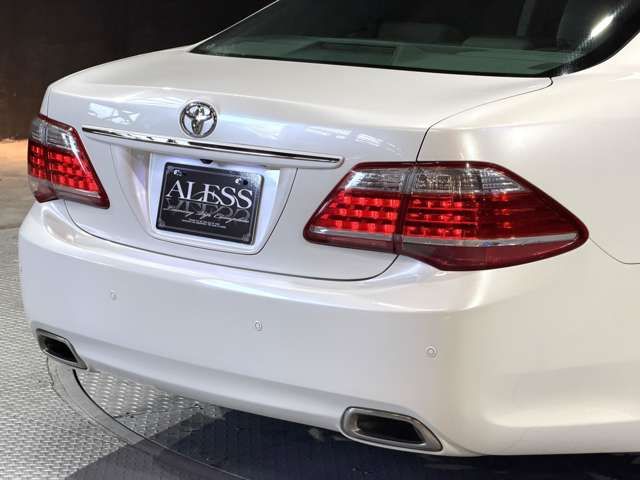 CROWN sedan