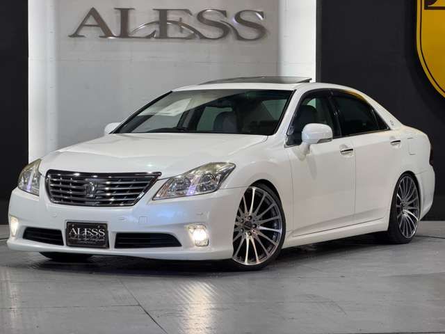 CROWN sedan