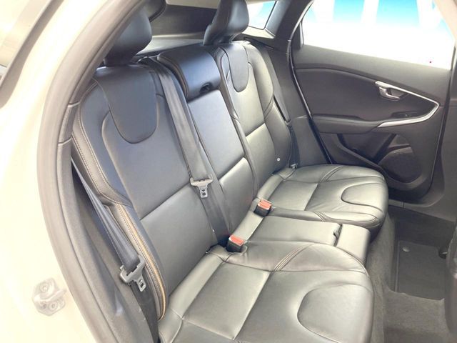 VOLVO V40 CROSS COUNTRY