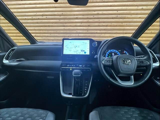 VOXY HYBRID