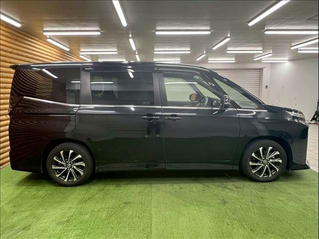 VOXY HYBRID