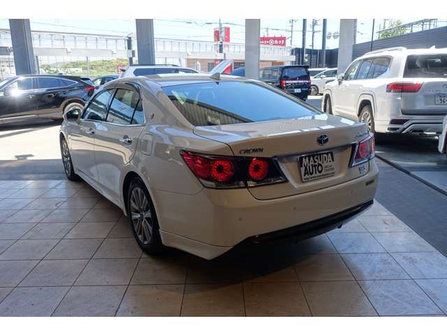 CROWN sedan hybrid 4WD