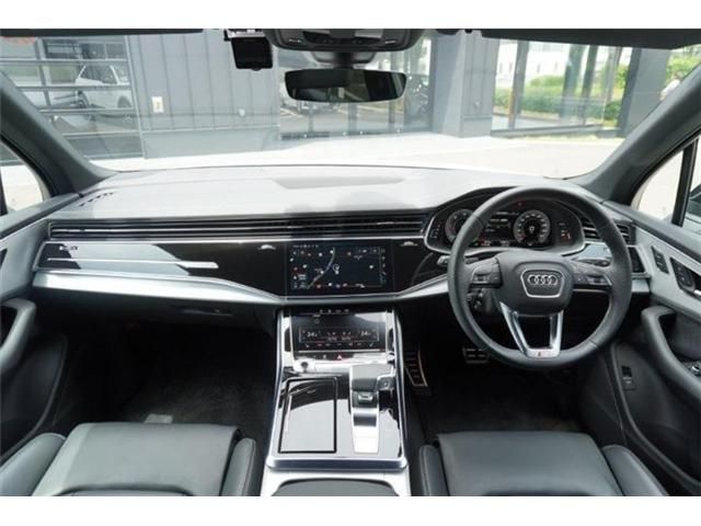 AUDI  Q7