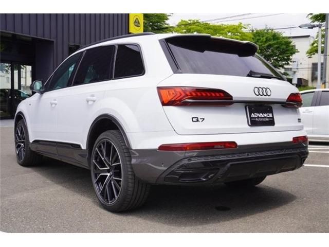 AUDI  Q7