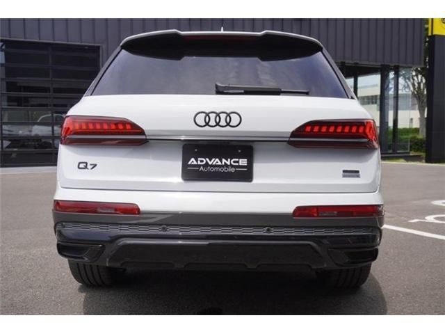 AUDI  Q7