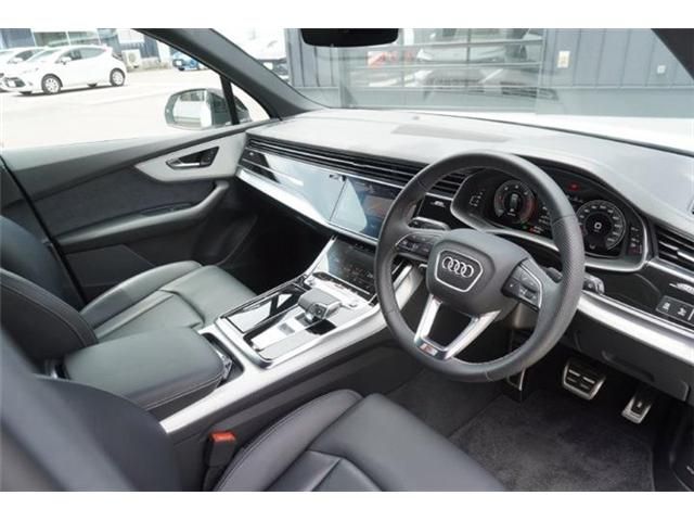 AUDI  Q7