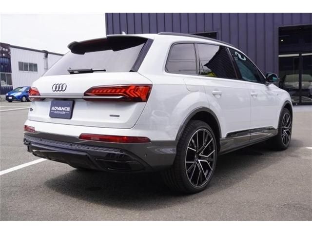 AUDI  Q7