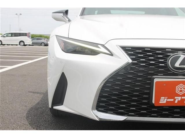 LEXUS IS300