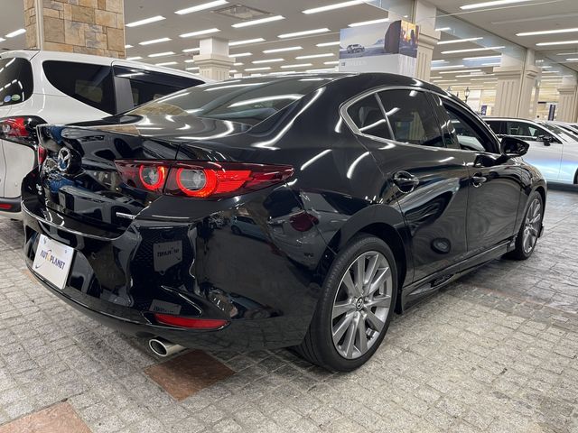MAZDA3 SEDAN