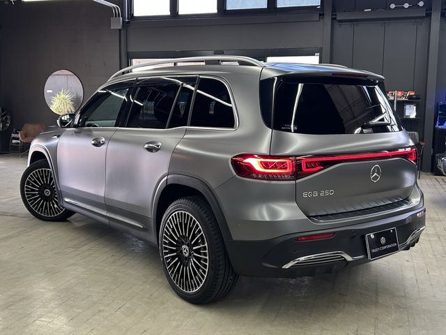 MERCEDES BENZ EQB