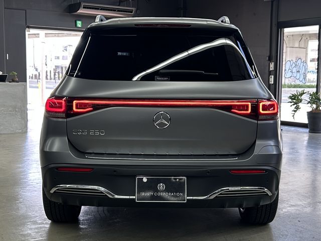 MERCEDES BENZ EQB