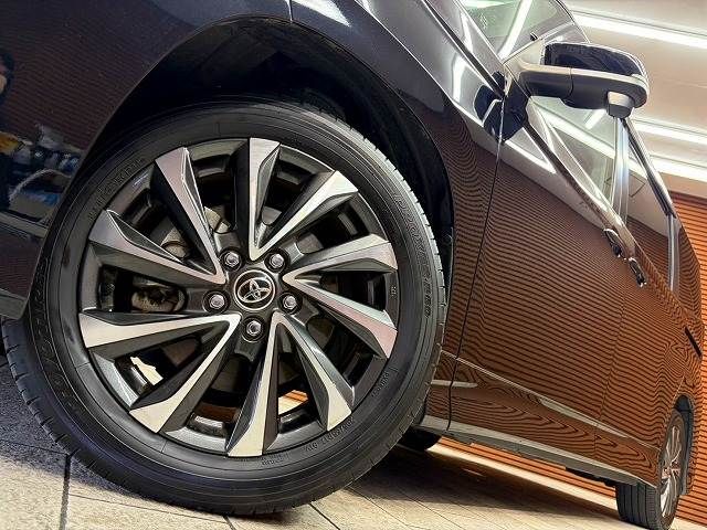 VOXY HYBRID