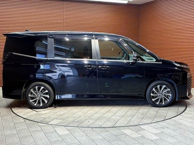 VOXY HYBRID