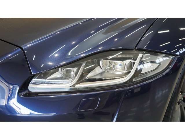 JAGUAR XJseries sedan