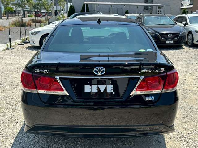 CROWN sedan hybrid