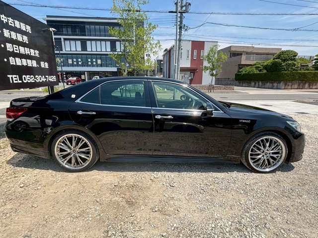 CROWN sedan hybrid
