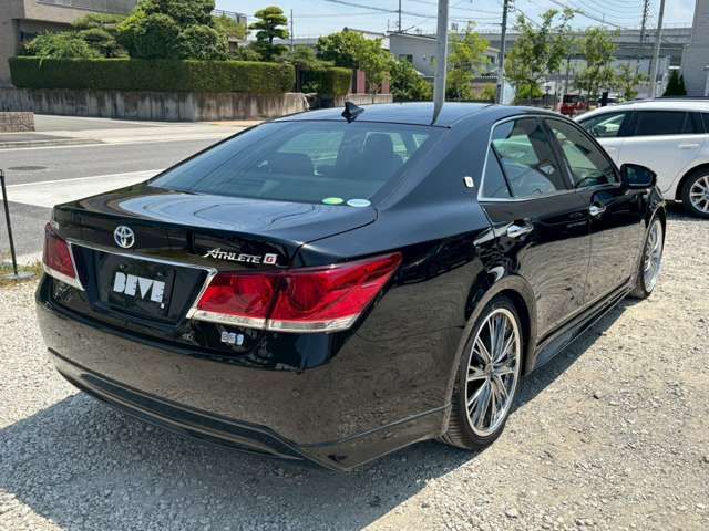 CROWN sedan hybrid