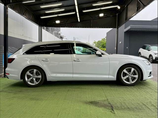 AUDI A4 AVANT