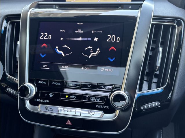 CROWN sedan hybrid