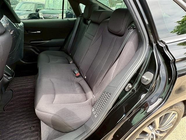 CROWN sedan hybrid