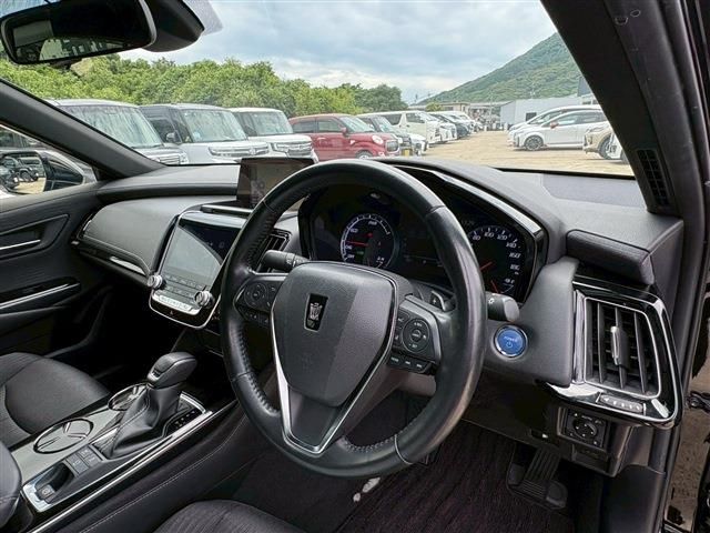 CROWN sedan hybrid