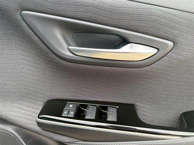 CROWN sedan hybrid
