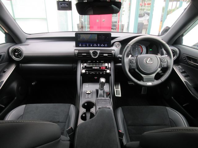 LEXUS IS300h