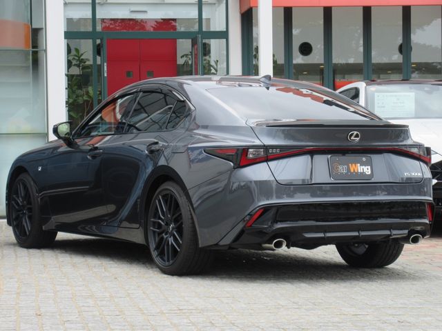 LEXUS IS300h