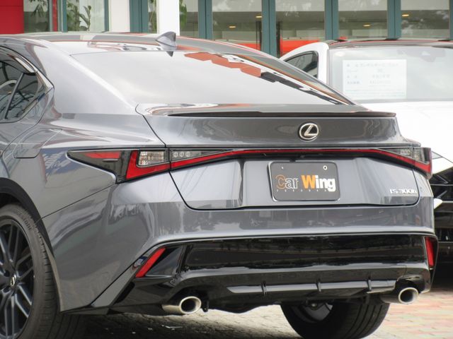 LEXUS IS300h