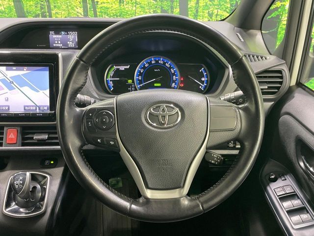 VOXY HYBRID