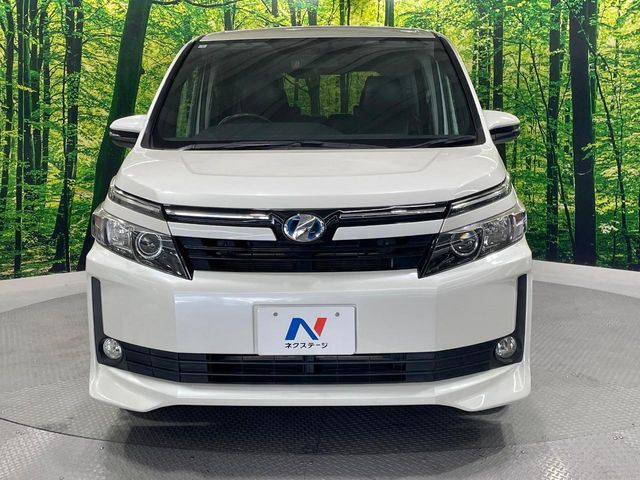 VOXY HYBRID