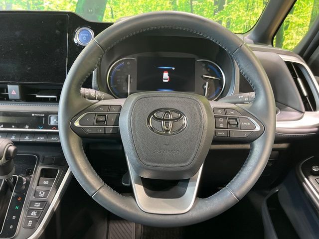 VOXY HYBRID