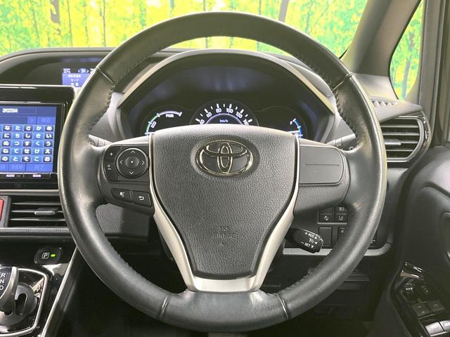 VOXY HYBRID