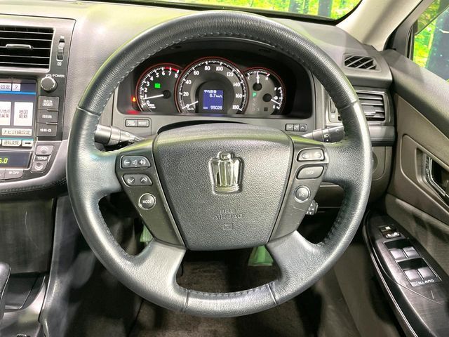 CROWN sedan
