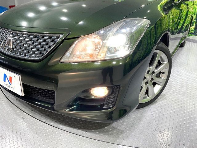 CROWN sedan