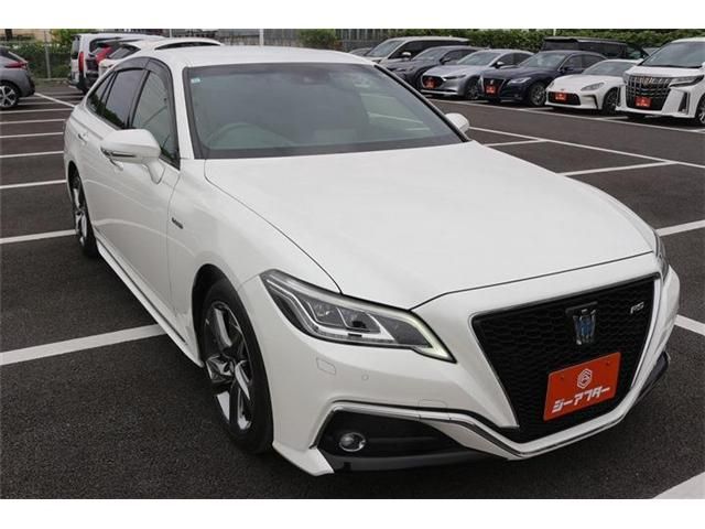 CROWN sedan hybrid