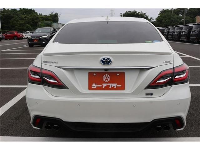 CROWN sedan hybrid