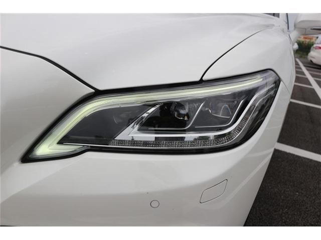 CROWN sedan hybrid