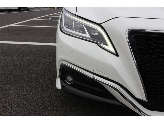 CROWN sedan hybrid