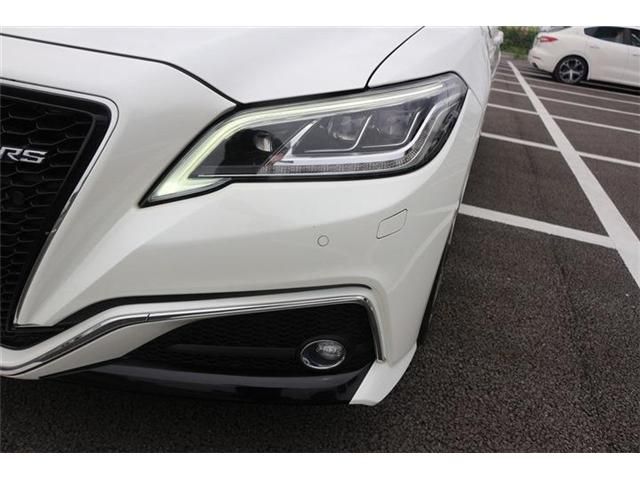 CROWN sedan hybrid