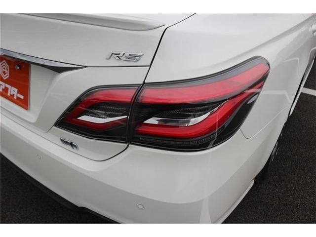 CROWN sedan hybrid