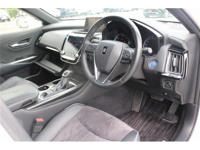 CROWN sedan hybrid