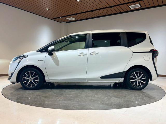 SIENTA HYBRID